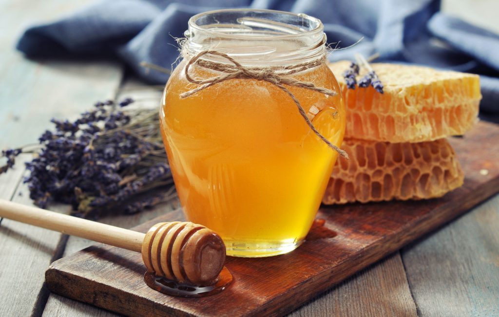 the-healing-powers-of-honey-les-nouvelles-esth-tiques-spa